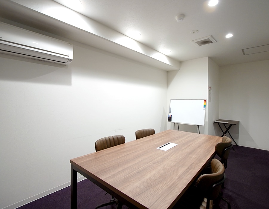 INOVEシェアオフィス長堀 WEB会議システム完備の個室スペース